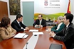 El Consejero De Educación Y El Alcalde, En La Consejería