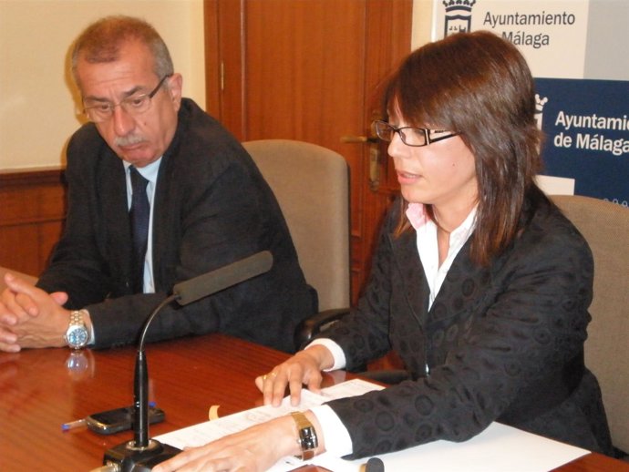 Gámez, En Rueda De Prensa Junto Al Viceportavoz, Hernández Pezzi        