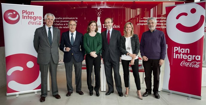 Foto Tras La Firma Del Acuerdo Para El Proyecto De Integración Sociolaboral