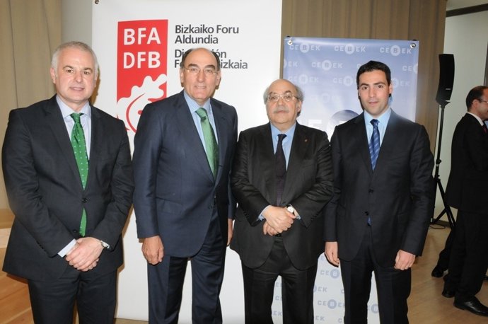 Artur Mas-Coell, Antes De La Coferencia Ofrecida En Bilbao