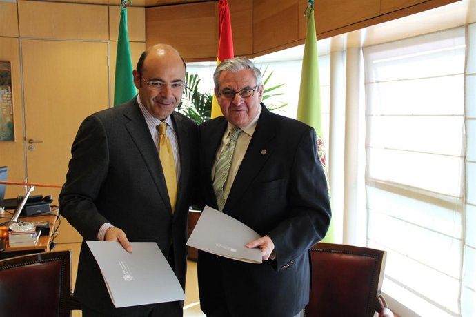 NP Y Fotos Convenio Federación Hermandades Y Cofradías