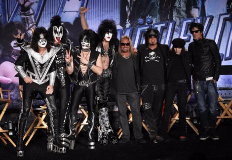 Los Miembros De La Banda Kiss Junto A Mötley Crüe