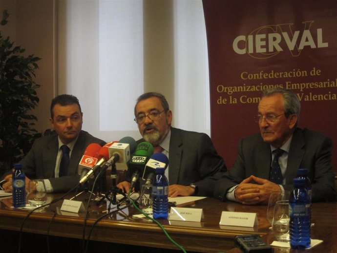 González Comparece Junto A Navarro Y Roca Tras El Comité De Cierval.