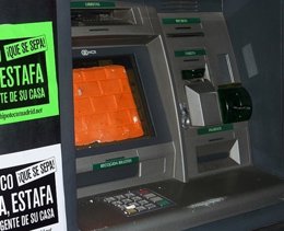 Cajero Automático 'Tapiado' Por 'Indignados'
