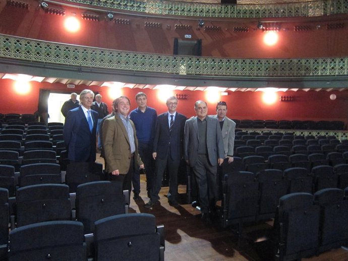 Oliva Y Gómez Presentan 'Teatro Oportuno' Junto A Los Colaboradores