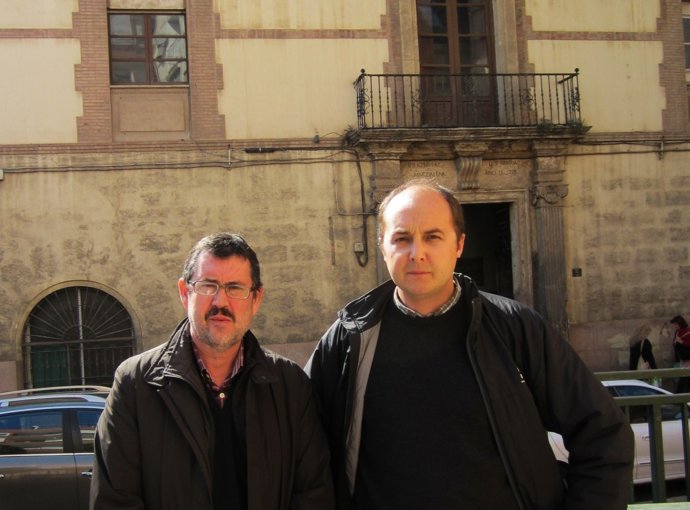 El Concejal De IU Rafael Esteban Y El Diputado Provincial Juan Pablo Yakubiuk 