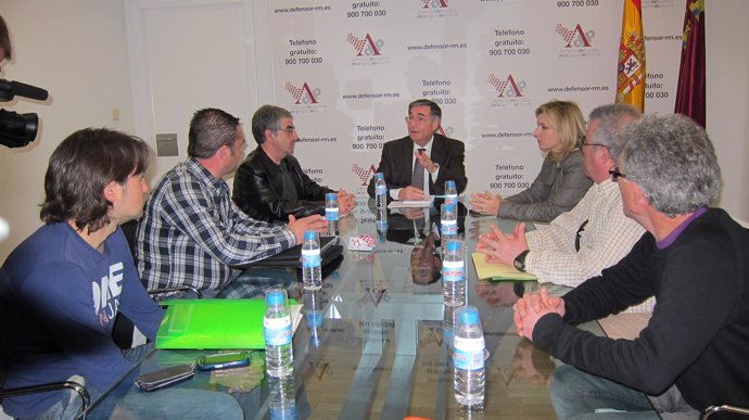 Reunión  De La Asamblea De Vecinos De Lorca Con El Defensor Del Pueblo
