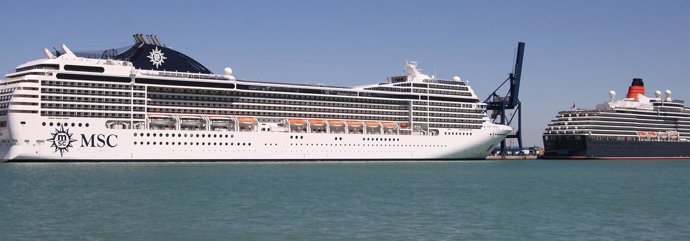 Crucero En El Puerto De Cádiz
