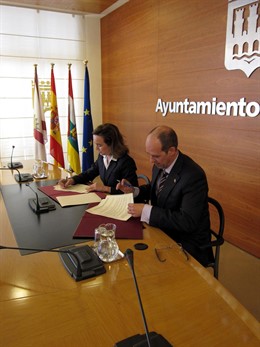 Gamarra Y Benés Firman El Convenio