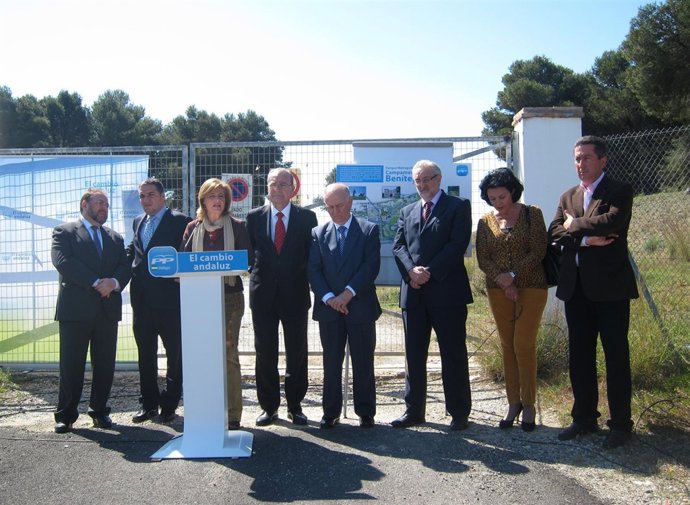 Esperanza Oña Junto Con Dirigentes Del PP