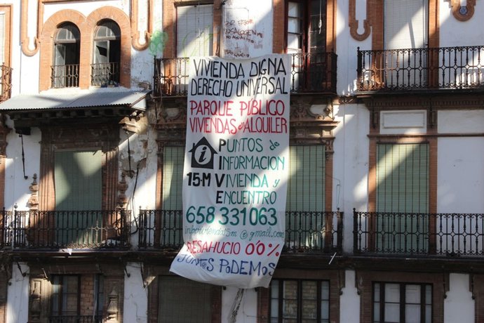 Ocupación Del Movimiento 15M De Un Edificio De La Plaza De La Encarnación
