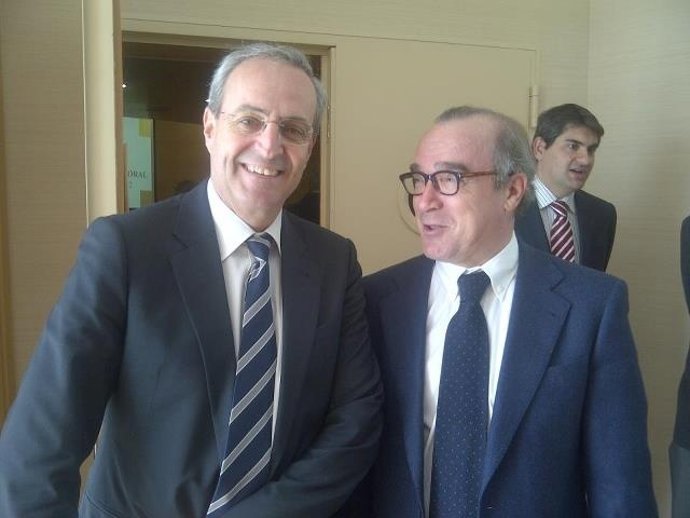 Moisés Tras Ser Elegido Presidente, Con Antonio Mayor, A Su Derecha