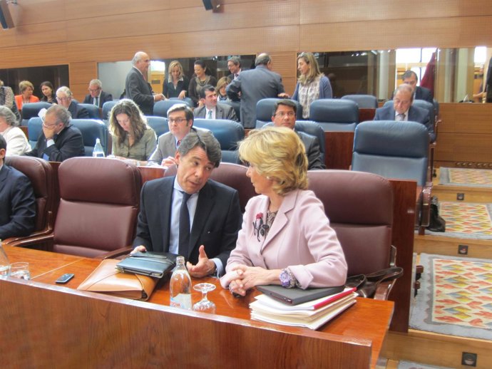 Ignacio González Y Esperanza Aguirre En El Pleno De La Asamblea