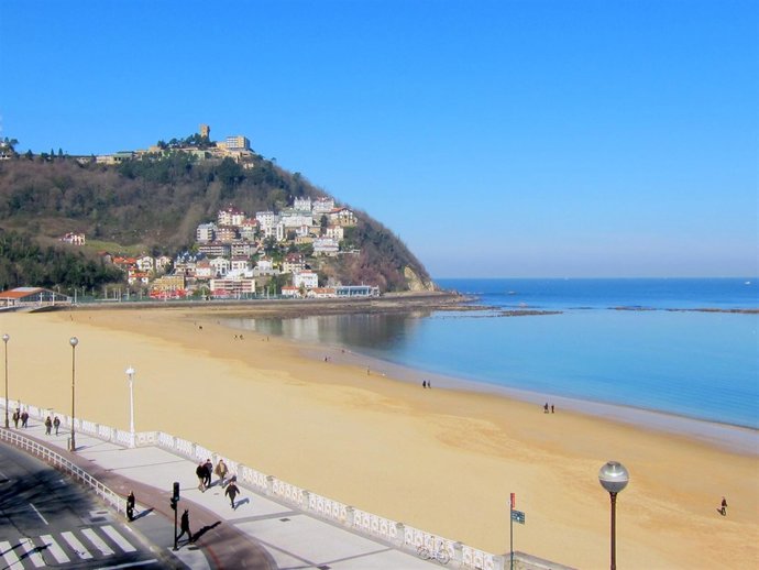Playa De Ondarreta.