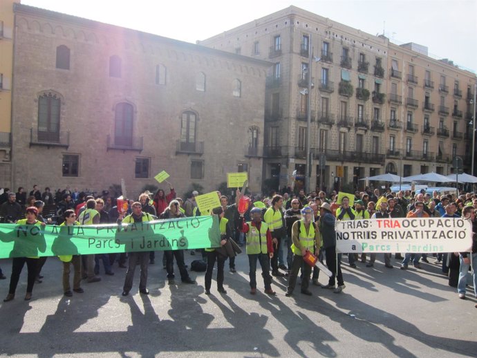 Manifestación De Los Trabajadores De Parcs I Jardins