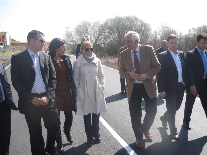 Isabel Carrasco En La Visita A Bustillo Del Páramo Y Villarejo De Órbigo