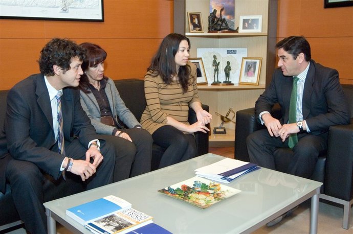 Echániz Con La Portavoz Del PP De Toledo