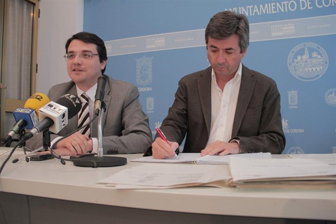 Los Concejales Bellido Y Torrico En Rueda De Prensa