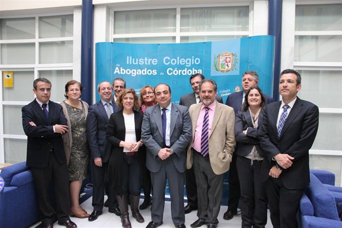 Doblas Y Garrido (Centro) Con La Junta De Gobierno Del Colegio De Abogados