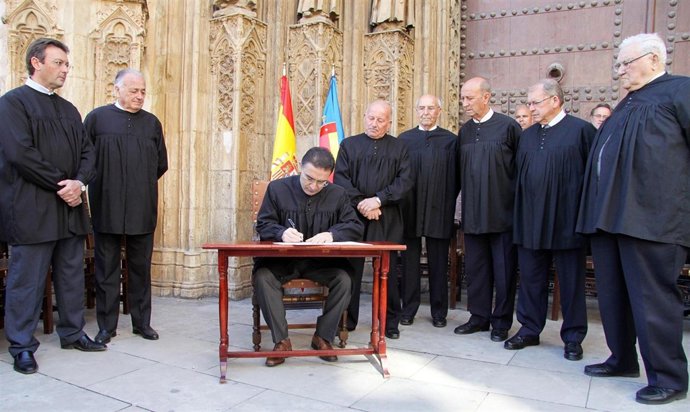 Castellano Firma Un Convenio Con El Tribunal De Las Aguas