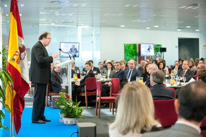 El Presidente De La Junta De Castilla Y Leon, Juan Vicente Herrera Presenta Las 