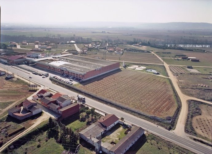 Vista Aérea De Las Instalaciones De Lácteas Castellano-Leonesas.