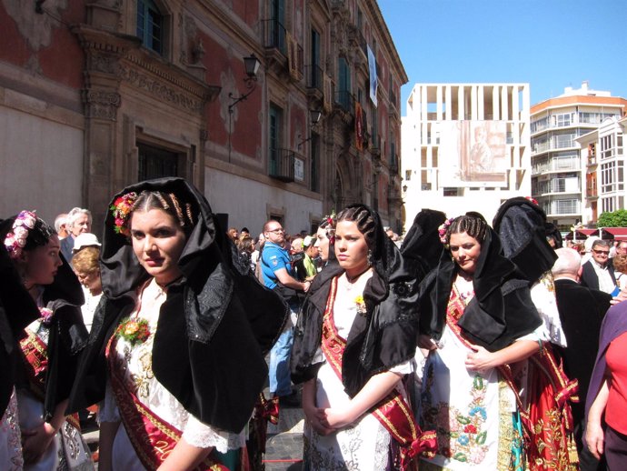 Reinas Del Bando De La Huerta En Las Fiestas De Primavera De Murcia