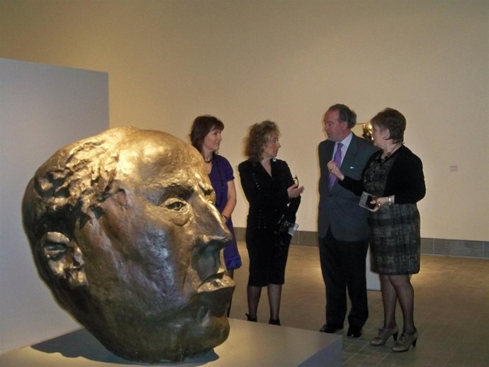 Una De Las Piezas Del Museo, Un Retrato De Antonio Machado 