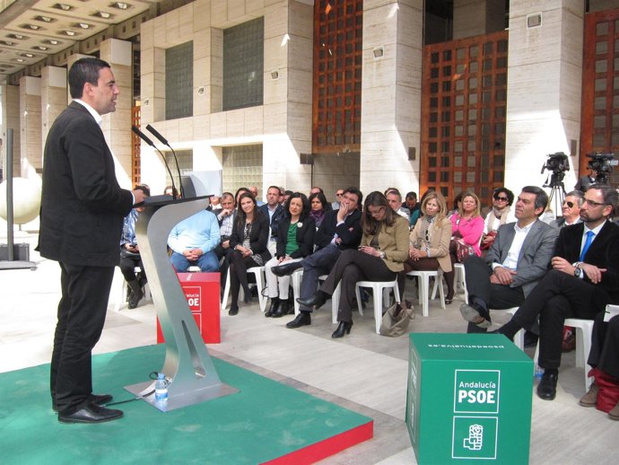 Mario Jiménez En Su Discurso Ante Miguel Freitas Y Otros Socialistas.