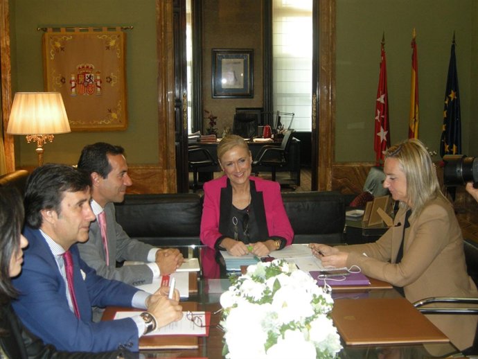 Reunión Cristina Cifuentes Y Salvador Victoria