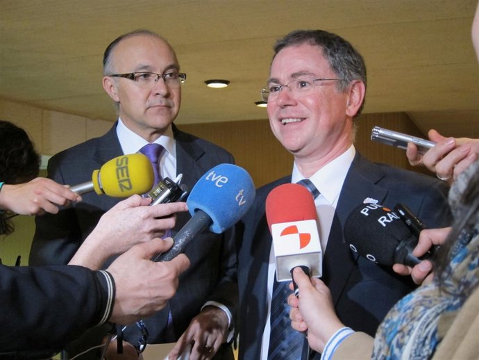 Ruiz Medrano Y Juan Pablo Ortiz, Durante La Celebración Del Día Meteorológico.