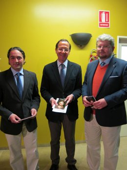 Gómez, Cámara Y Frey, Con Ejemplares De La Guía