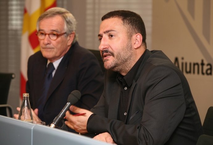 El Alcalde De Barcelona, X. Trias Y El Historiador Y Presentador Toni Soler