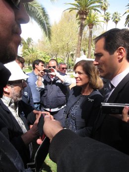 Nieto Y Botella Con Los Trabajadores De AGC Pedragosa