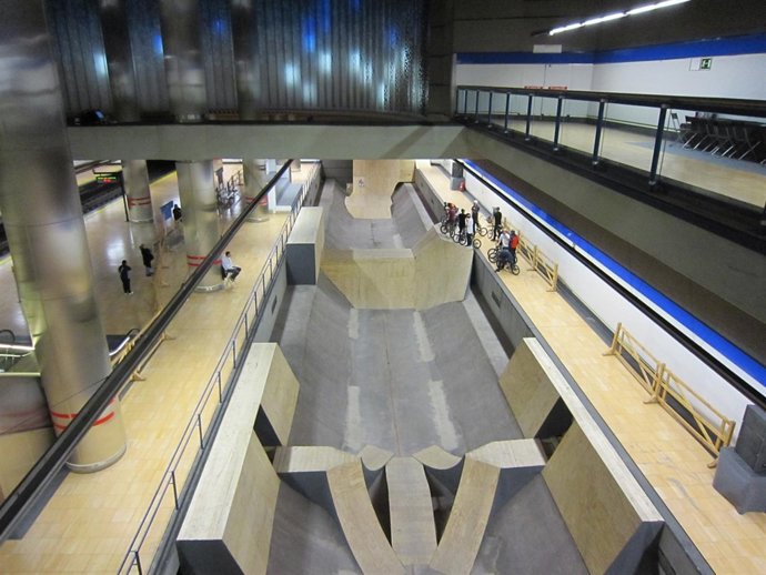 Metro Convierte Sus Vías En Un Circuito De BMX