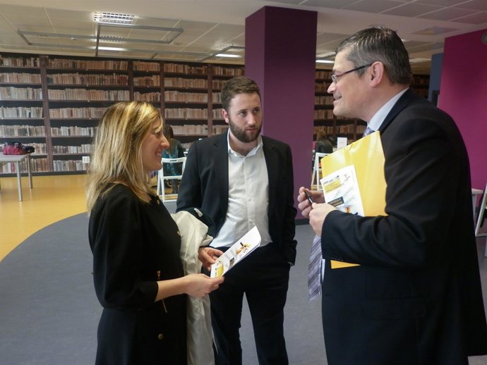 Eugenia Gómez De Diego Visita La Casa Del Estudiante 