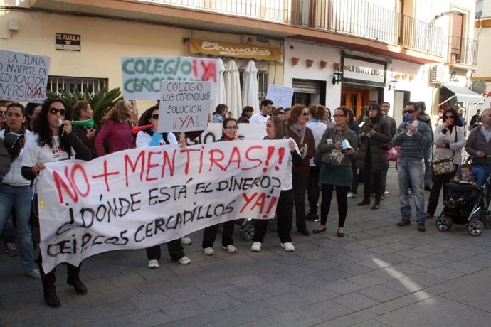 Madres Y Padres De Los Alumnos Del Colegio Los Cercadillos De Alcalá De Guadaíra