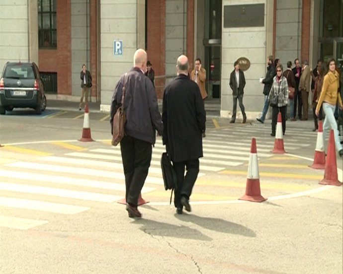 Fomento y Sindicatos reunidos por los servicios mínimos