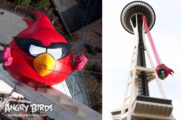 Angry Bird Gigante En El Space Needle