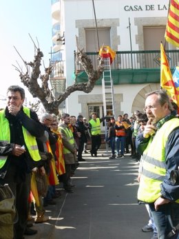 Retirada De La Bandera Española En Sant Pol De Mar