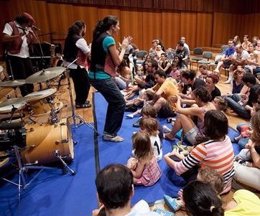 Niños Participan En Un Concierto De 'Jazzeando Con Bebés'.