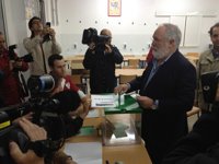 Arias Cañete espera que haya una "altísima" participación electoral "porque las circunstancias lo exigen"