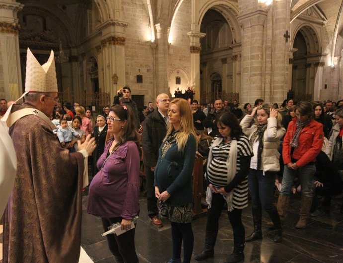 Osoro Bendice A Embarazadas En La Catedral
