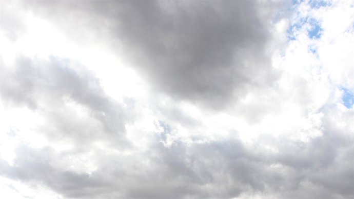 CIELO CON NUBES  DE TORMENTA