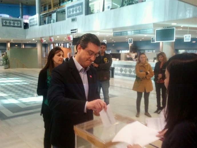 Ignacio Prendes Vota En Gijón.