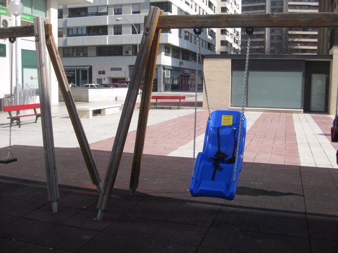 Columpio Adaptado En Un Parque De Pamplona.