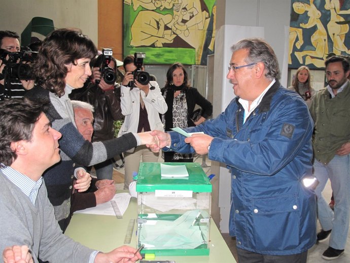 El Candidato Del PP Por Sevilla, Juan Ignacio Zoido, Vota El 25-M