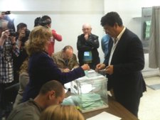 Valderas Ejerciendo Su Derecho Al Voto