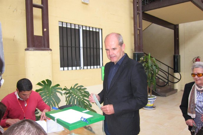 Chaves Ejerciendo Su Derecho Al Voto