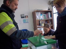 Uno De Los Trabajadores De Emed Tartessus Abandona Su Encierro Para Votar